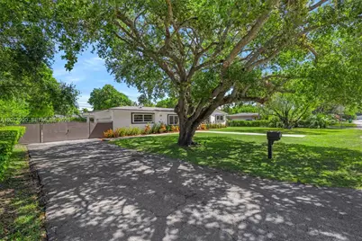 8261 SW 142nd St, Palmetto Bay, FL 33158 - Photo 5