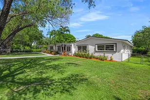 8261 SW 142nd St, Palmetto Bay, FL 33158 - Photo 3