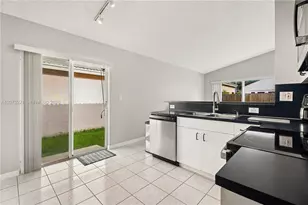 15840 SW 85th St, Miami, FL 33193 - Photo 13