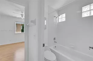 11201 Lakeview Dr, Coral Springs, FL 33071 - Photo 23