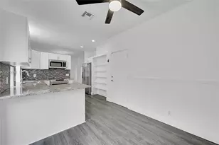 11201 Lakeview Dr, Coral Springs, FL 33071 - Photo 9