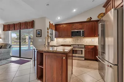 2140 SW 97th Ln, Davie, FL 33324 - Photo 9