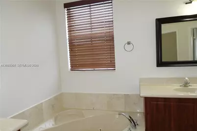 18125 NW 89th Ct, Hialeah, FL 33018 - Photo 17