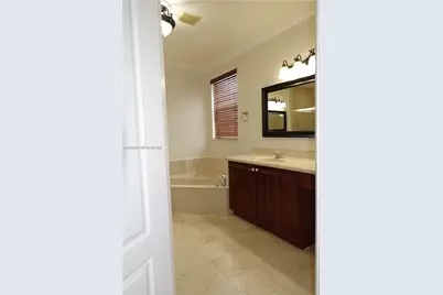18125 NW 89th Ct, Hialeah, FL 33018 - Photo 15