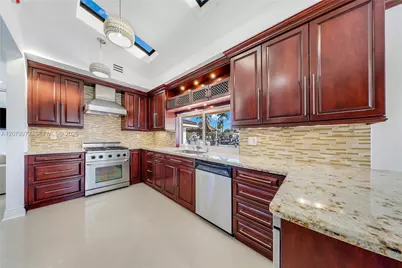 800 SE 3rd Ter, Pompano Beach, FL 33060 - Photo 7