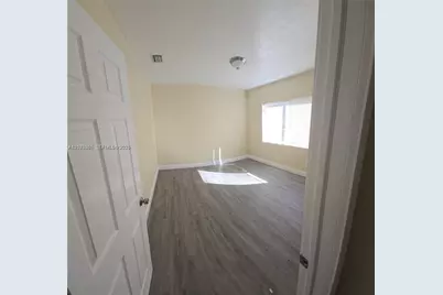 1259 NW 34th Ave, Miami, FL 33125 - Photo 7