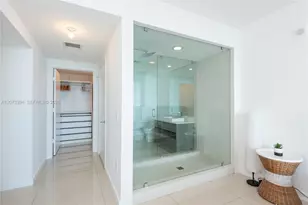 460 NE 28th St, Miami, FL 33137 - Photo 17