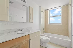 275 NE 18th St, Miami, FL 33132 - Photo 29