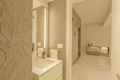 300 Biscayne Boulevard Way #3109W, Miami, FL 33131 - Photo 5