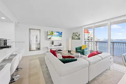 1200 Brickell Bay Dr #3701, Miami, FL 33131 - Photo 5