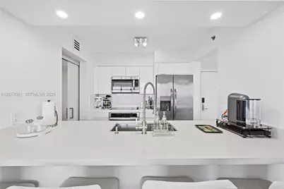 1200 Brickell Bay Dr #3701, Miami, FL 33131 - Photo 9