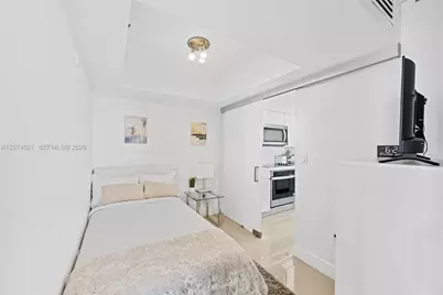 1200 Brickell Bay Dr #3701, Miami, FL 33131 - Photo 13