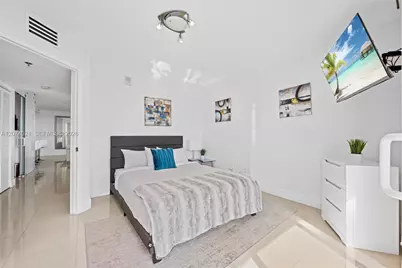 1200 Brickell Bay Dr #3701, Miami, FL 33131 - Photo 17
