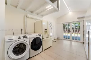 140 N Hibiscus Dr, Miami Beach, FL 33139 - Photo 29