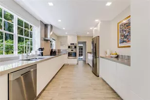 140 N Hibiscus Dr, Miami Beach, FL 33139 - Photo 15