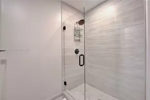 580 72nd St, Miami Beach, FL 33141 - Photo 7