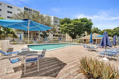 1001 NE 14th Ave #402, Hallandale Beach, FL 33009 - Photo 23