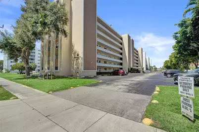 1001 NE 14th Ave #402, Hallandale Beach, FL 33009 - Photo 3