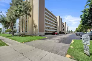 1001 NE 14th Ave, Hallandale Beach, FL 33009 - Photo 3