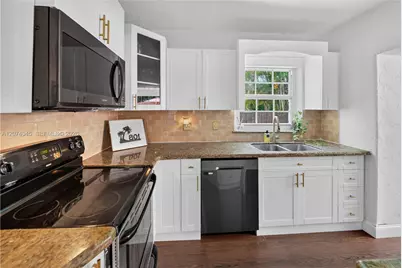 801 NE 70th St, Miami, FL 33138 - Photo 23