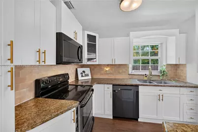 801 NE 70th St, Miami, FL 33138 - Photo 21