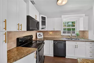 801 NE 70th St, Miami, FL 33138 - Photo 21