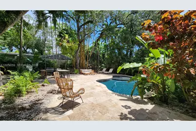 391 NE 131st St, North Miami, FL 33161 - Photo 9