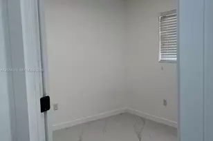 5560 W 21st Ct, Hialeah, FL 33016 - Photo 15