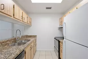 6040 Shaker Wood Cir, Tamarac, FL 33319 - Photo 13