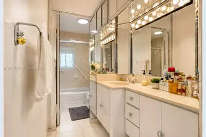 300 Bayview Dr #807, Sunny Isles Beach, FL 33160 - Photo 9