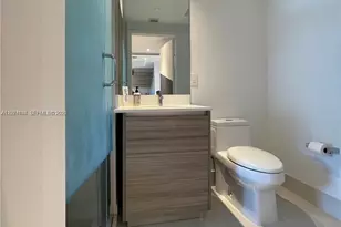 121 NE 34th St, Miami, FL 33137 - Photo 15