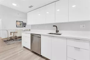 300 Bayview Dr, Sunny Isles Beach, FL 33160 - Photo 5