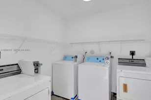 241 NW 40th St, Oakland Park, FL 33309 - Photo 15