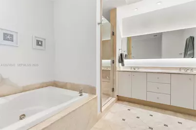 100 S Pointe Dr #1810, Miami Beach, FL 33139 - Photo 27