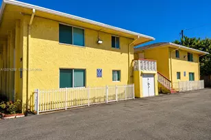 724 NE 4th St, Hallandale Beach, FL 33009 - Photo 11