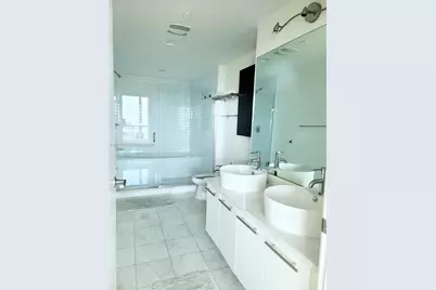 888 Biscayne Blvd #1610, Miami, FL 33132 - Photo 3