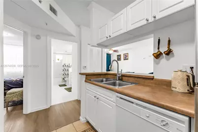 17145 N Bay Rd #4501, Sunny Isles Beach, FL 33160 - Photo 25