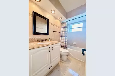 455 Paradise Isle Blvd #109, Hallandale Beach, FL 33009 - Photo 19