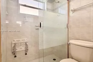 455 Paradise Isle Blvd, Hallandale Beach, FL 33009 - Photo 17