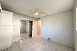 455 Paradise Isle Blvd, Hallandale Beach, FL 33009 - Photo 23