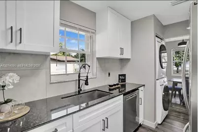 302 NW 9th St, Hallandale Beach, FL 33009 - Photo 27