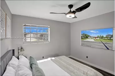 302 NW 9th St, Hallandale Beach, FL 33009 - Photo 23