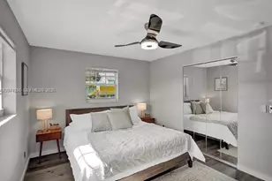 302 NW 9th St, Hallandale Beach, FL 33009 - Photo 25
