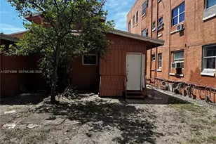 1545 NW 1st St, Miami, FL 33125 - Photo 23