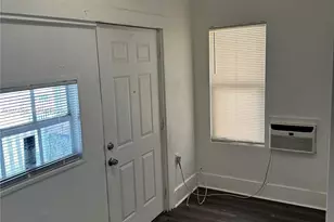 1545 NW 1st St, Miami, FL 33125 - Photo 3