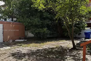 1545 NW 1st St, Miami, FL 33125 - Photo 21