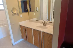 9471 Evergreen Pl, Davie, FL 33324 - Photo 7