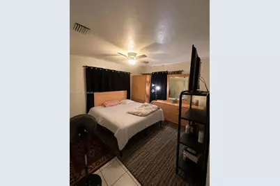 512 SW 10th St, Hallandale Beach, FL 33009 - Photo 25