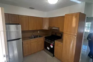 512 SW 10th St, Hallandale Beach, FL 33009 - Photo 9