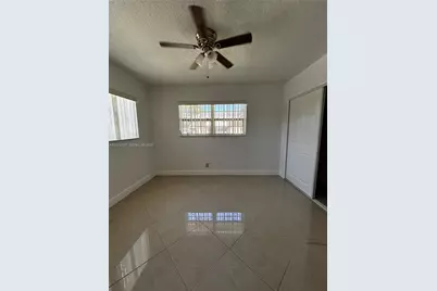 512 SW 10th St, Hallandale Beach, FL 33009 - Photo 17